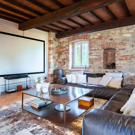 Cascina Moglia 8&1, Emma Villa